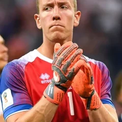 Hannes Þór Halldórsson height profile photo