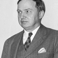 Harlow Shapley height profile photo