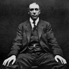 Harry Price height profile photo