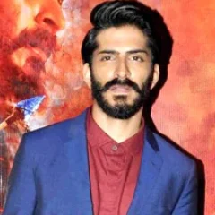 Harsh Varrdhan Kapoor height profile photo