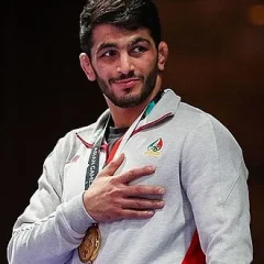 Hassan Yazdani height profile photo