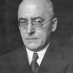 Heinrich Brüning height profile photo