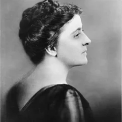Helen Woodrow Bones height profile photo
