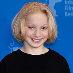 Helena Zengel height profile photo