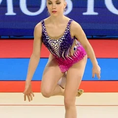 Hélène Karbanov height profile photo