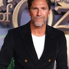Henrik Lundqvist height profile photo