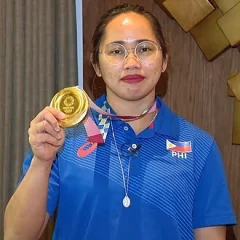 Hidilyn Diaz height profile photo