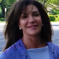 Hilary Farr height profile photo