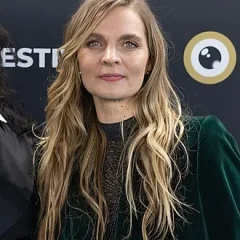 Hildur Guðnadóttir height profile photo