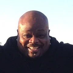 Hollis Thomas height profile photo