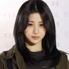 Huh Yunjin height profile photo