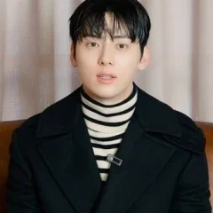 Hwang Min-hyun height profile photo