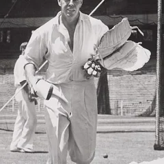 Ian Johnson (cricketer) height profile photo