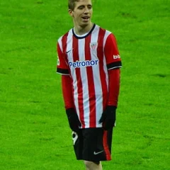 Iker Muniain height profile photo
