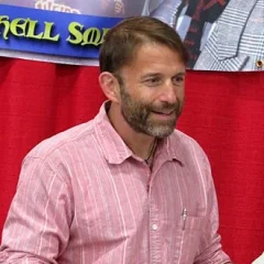Ilan Mitchell-Smith height profile photo
