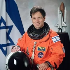 Ilan Ramon height profile photo