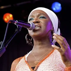 India Arie height profile photo