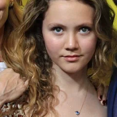 Iris Apatow height profile photo