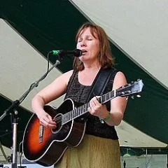Iris DeMent height profile photo