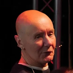 Irvine Welsh height profile photo