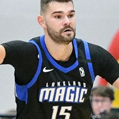 Isaac Humphries height profile photo