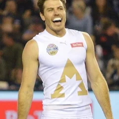 Isaac Smith (footballer) height profile photo