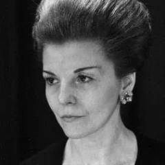 Isabel Perón height profile photo