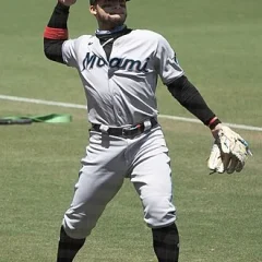 Isan Díaz height profile photo
