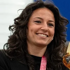Ivana Andrés height profile photo