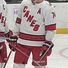 Jaccob Slavin height profile photo