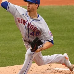 Jacob deGrom height profile photo
