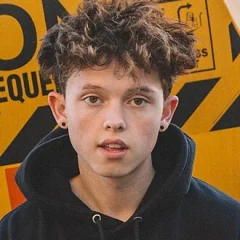 Jacob Sartorius height profile photo
