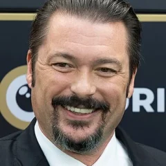 James Vanderbilt height profile photo