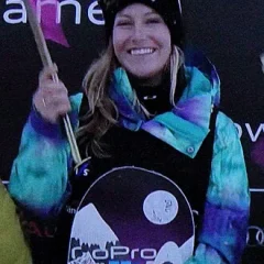 Jamie Anderson (snowboarder) height profile photo