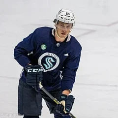 Jamie Oleksiak height profile photo
