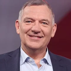 Jan van Aken (politician) height profile photo