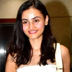 Janki Bodiwala height profile photo