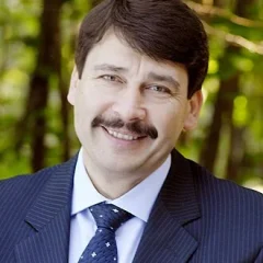 János Áder height profile photo