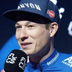 Jasper Philipsen height profile photo