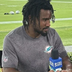 Jaylen Waddle height profile photo