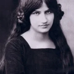 Jeanne Hébuterne height profile photo