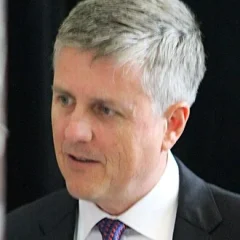 Jeff Luhnow height profile photo