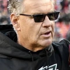 Jeff Stoutland height profile photo