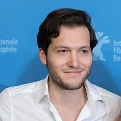 Jeff Wilbusch height profile photo