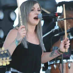 Jen Ledger height profile photo