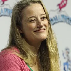 Jen Taylor height profile photo