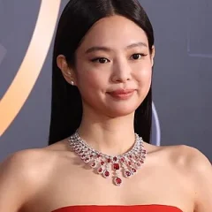 Jennie (singer) height profile photo