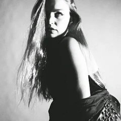 Jennifer Åkerman height profile photo
