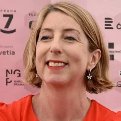 Jenny Colgan height profile photo