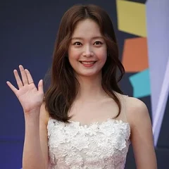 Jeon So-min height profile photo